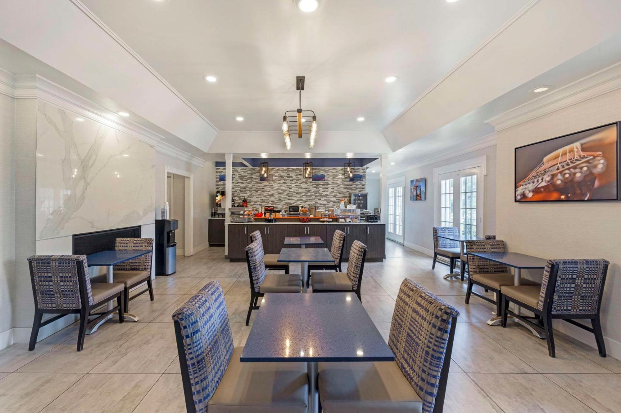 Best Western Brentwood Extérieur photo