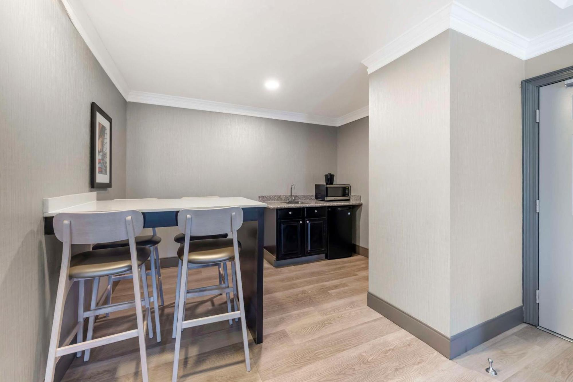 Best Western Brentwood Extérieur photo